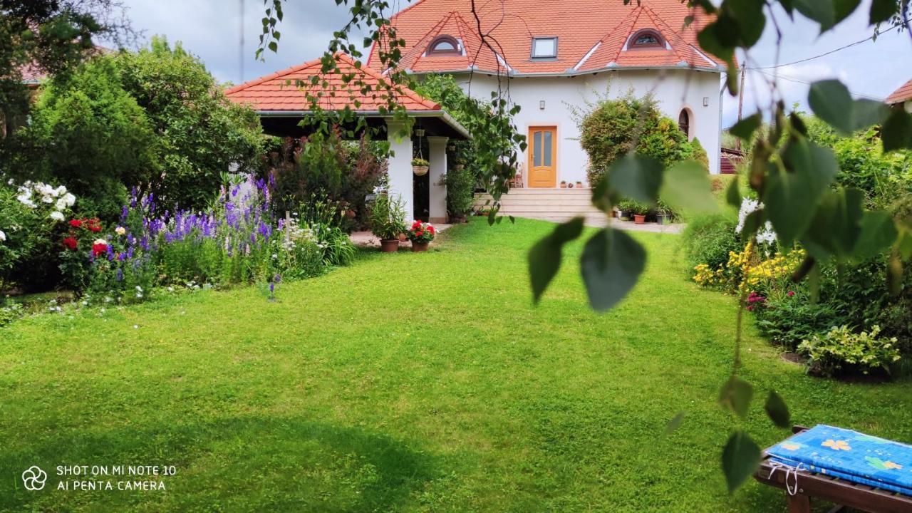 Frutta Villa Черсегтомай Экстерьер фото